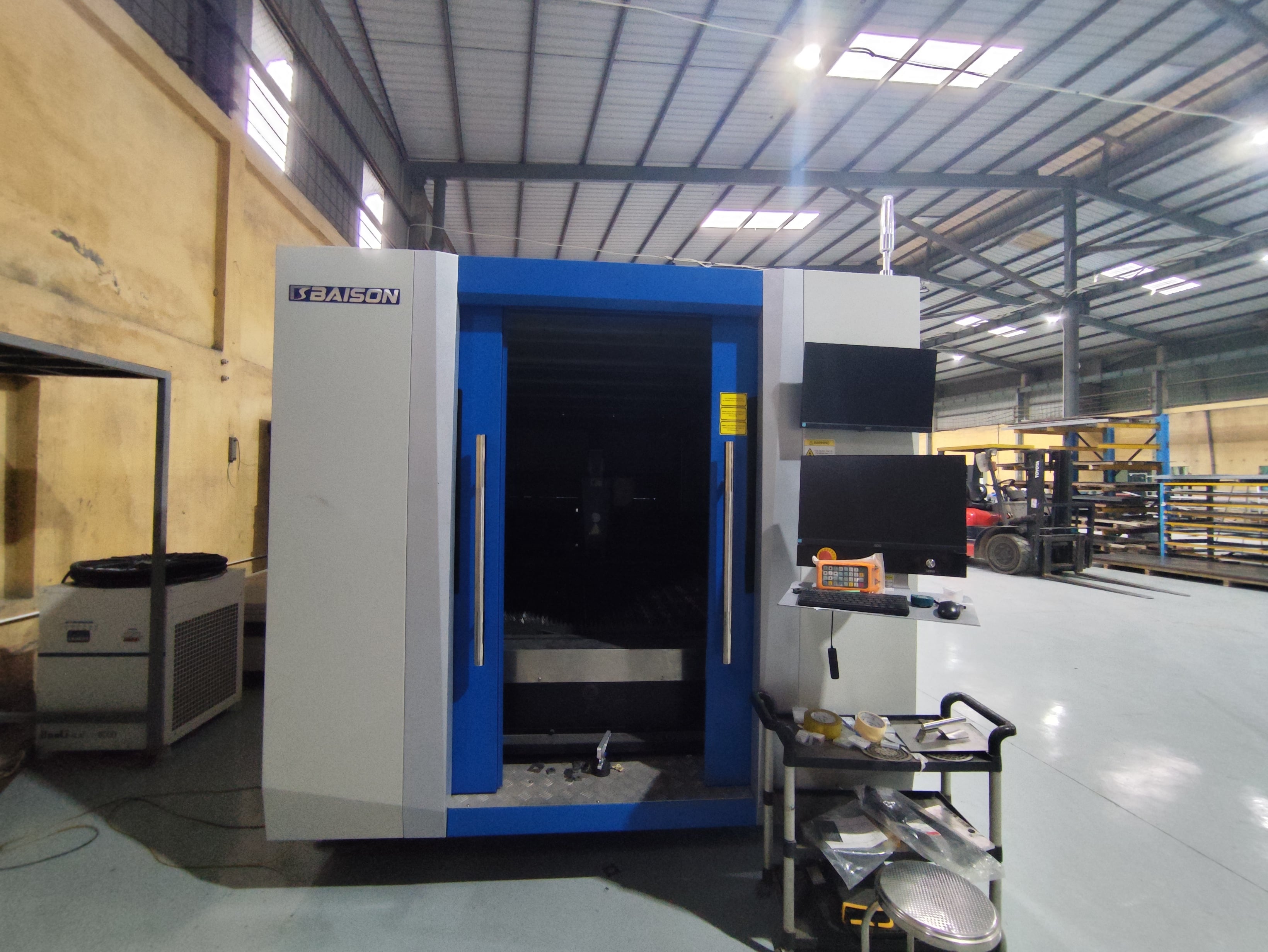 Laser cutting machine (2)